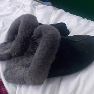 Women’s black ugg slippers